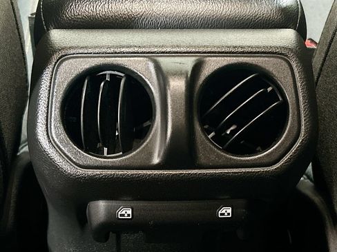 Used 2024 Jeep Wrangler Unlimited AWD/4WD image 21