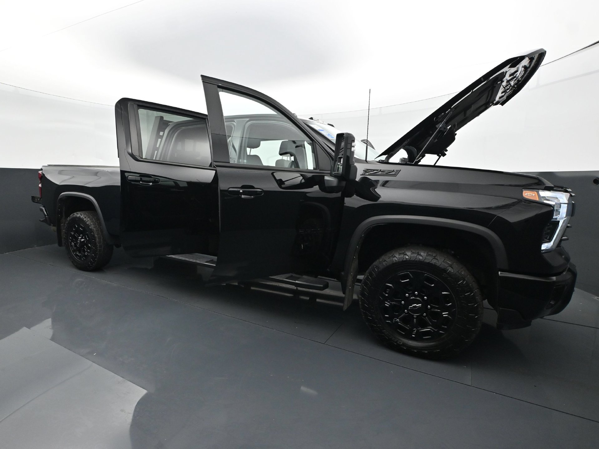 Used 2024 Chevrolet Silverado 2500 LTZ w/ LTZ Plus Package AWD/4WD image 37