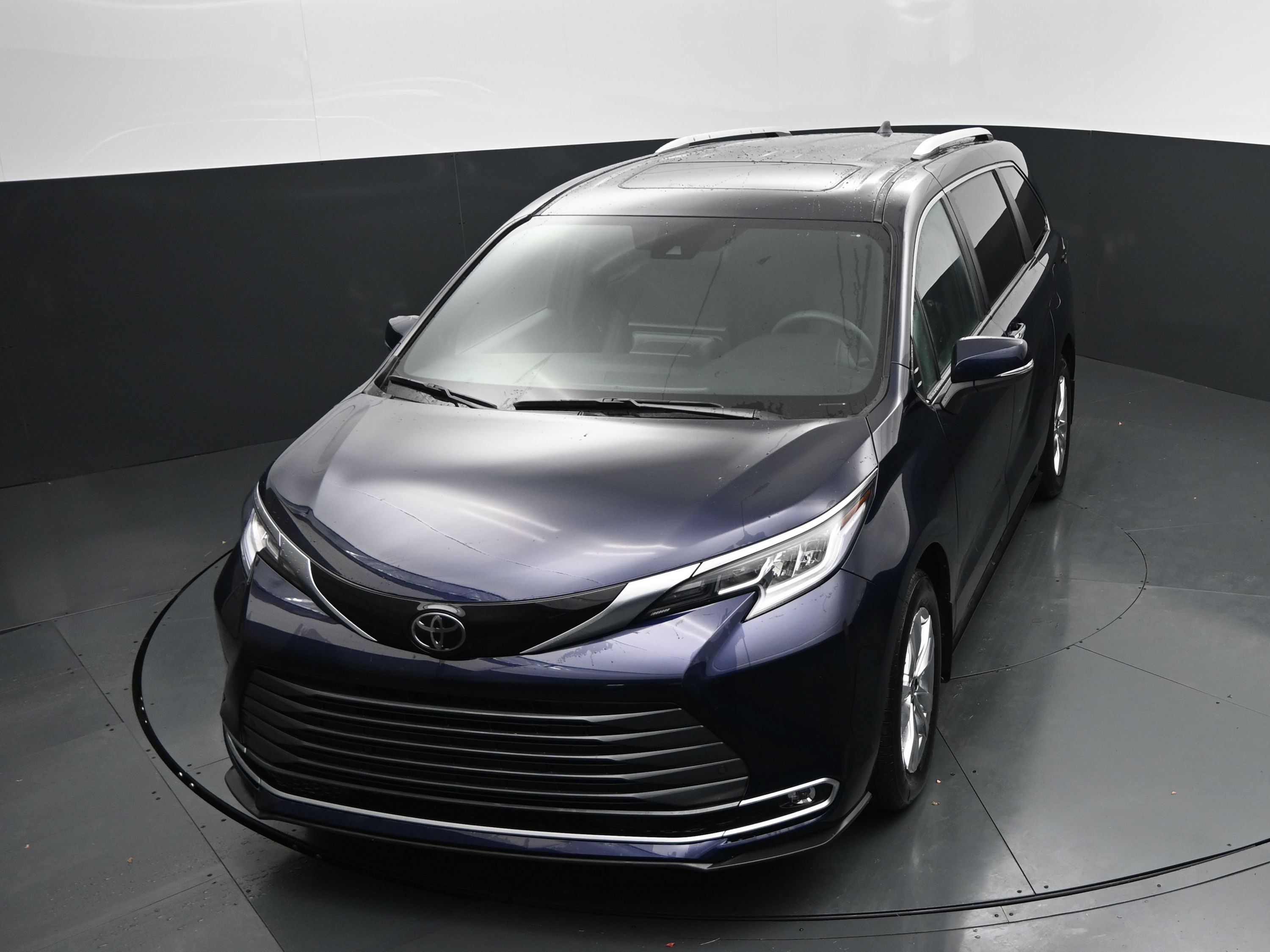 Used 2026 Toyota Sienna Limited FWD image 28