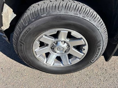 Used 2017 Toyota Tacoma SR5 w/ Tow Package RWD image 12