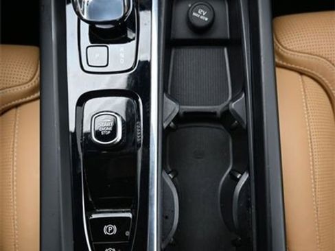 Used 2023 Volvo XC60 B5 Ultimate w/ Protection Package Premier image 11