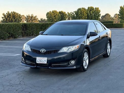 Used 2013 Toyota Camry SE FWD image 8
