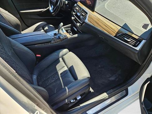 Used 2021 BMW 530i w/ Convenience Package RWD image 20