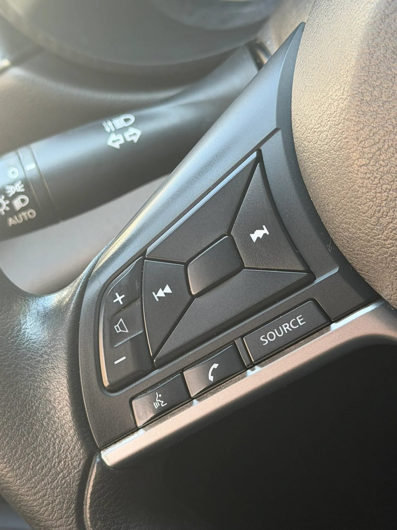 Used 2021 Nissan Versa S FWD image 17