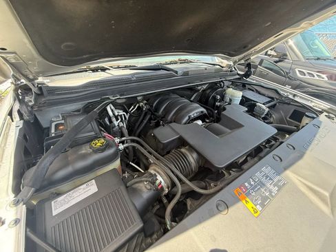Used 2020 Chevrolet Suburban LT AWD/4WD image 17