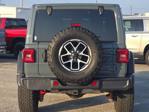 Used 2025 Jeep Wrangler Unlimited Rubicon AWD/4WD image 4