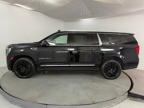Used 2021 GMC Yukon XL Denali w/ Denali Premium Package AWD/4WD image 4