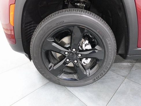 New 2025 Jeep Grand Cherokee Altitude image 28