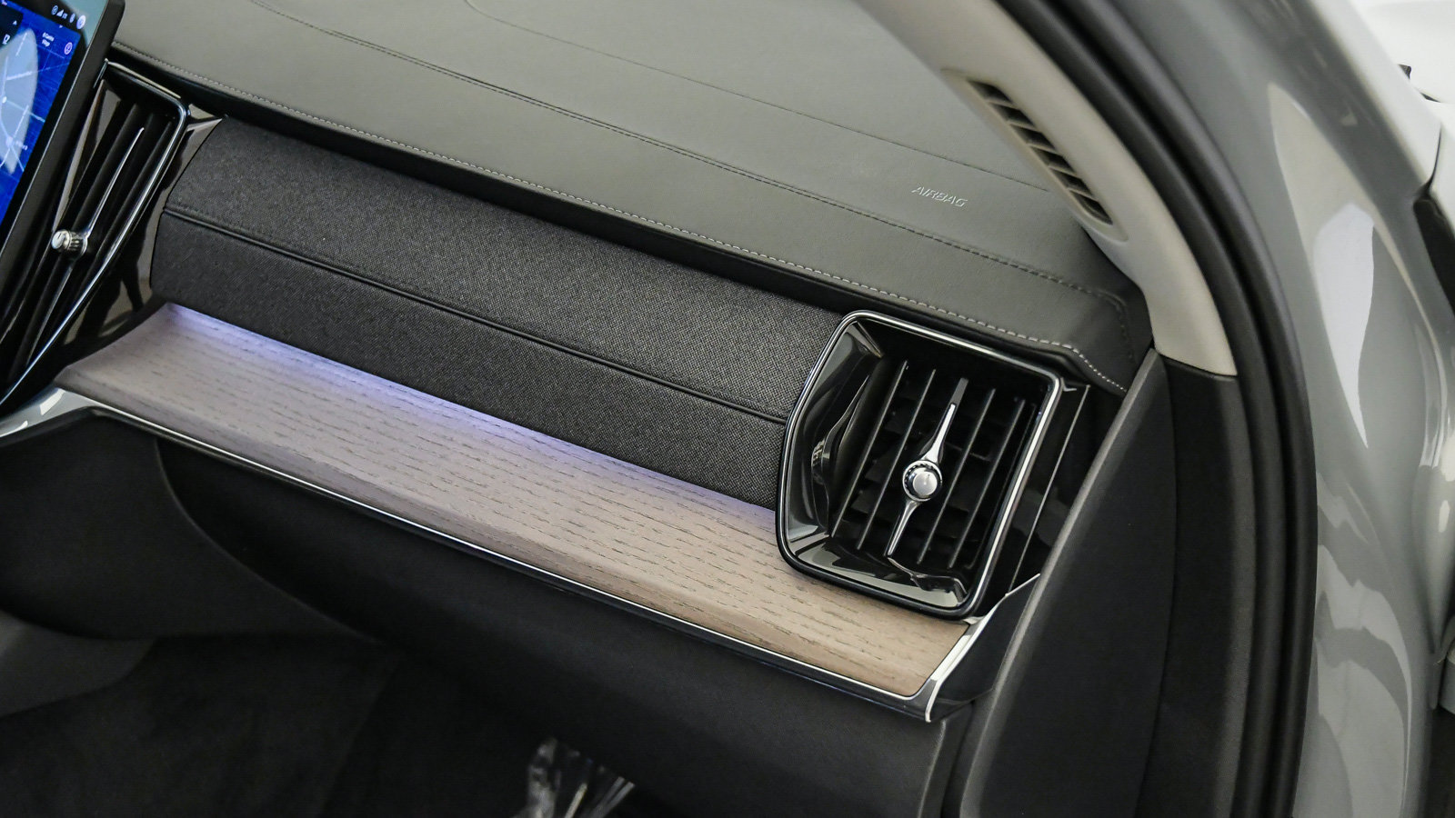 Certified 2026 Volvo XC90 B6 Plus AWD/4WD image 16
