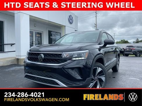 New 2024 Volkswagen Taos SE image 1