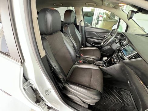 Used 2021 Buick Encore Preferred image 23