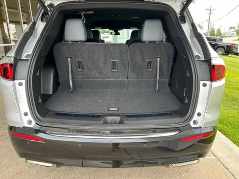 Used 2022 Buick Enclave Essence w/ Sport Touring Edition FWD image 11