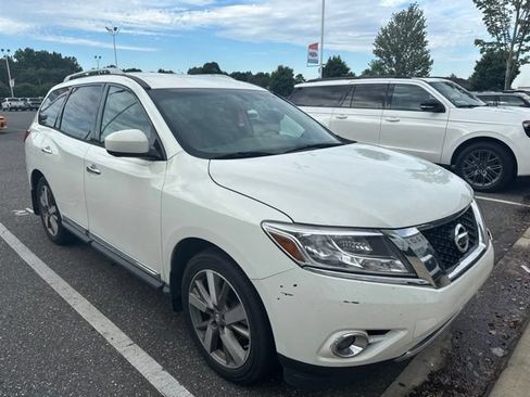Used 2014 Nissan Pathfinder Platinum w/ Cargo Package FWD image 2