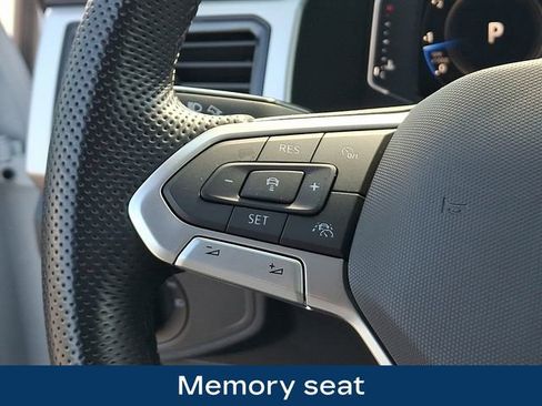 Used 2023 Volkswagen Atlas SEL R-Line AWD/4WD image 7