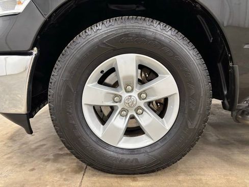 Used 2019 RAM 1500 Tradesman w/ Chrome Plus Package RWD image 9