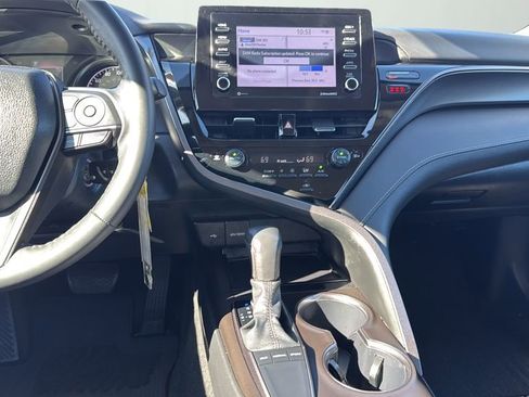 Used 2024 Toyota Camry SE image 12
