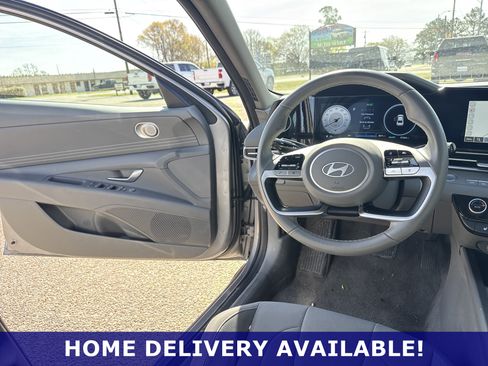 Used 2025 Hyundai Elantra SEL FWD image 7