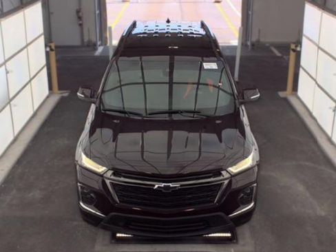 Used 2023 Chevrolet Traverse LT FWD image 2