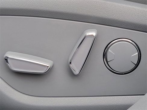 Certified 2023 Lincoln Nautilus Reserve image 5