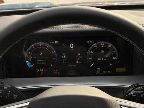 New 2026 Volkswagen Tiguan SE image 31