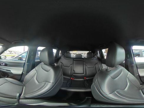 Used 2025 Jeep Compass Limited image 38