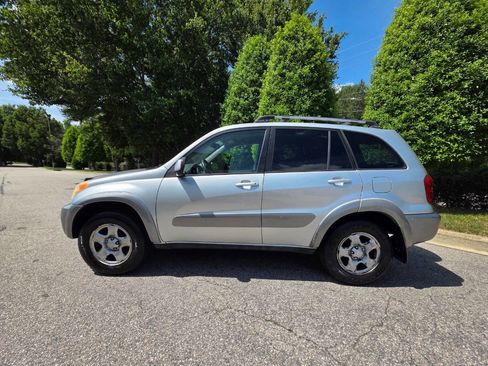 Used 2005 Toyota RAV4 4WD image 2