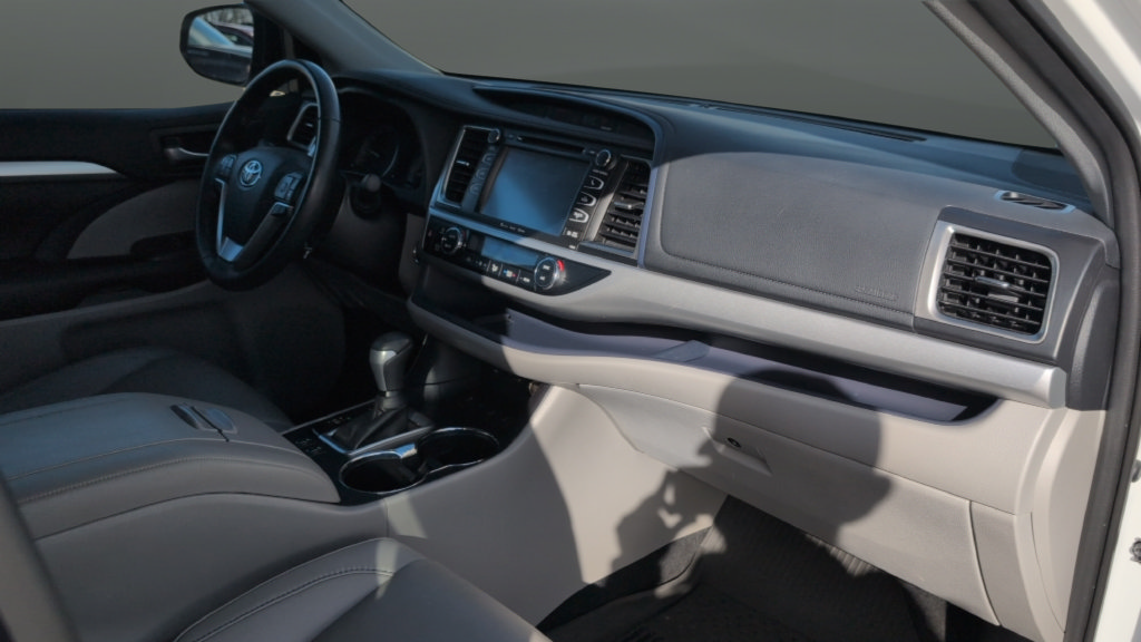 Used 2019 Toyota Highlander XLE AWD/4WD image 29