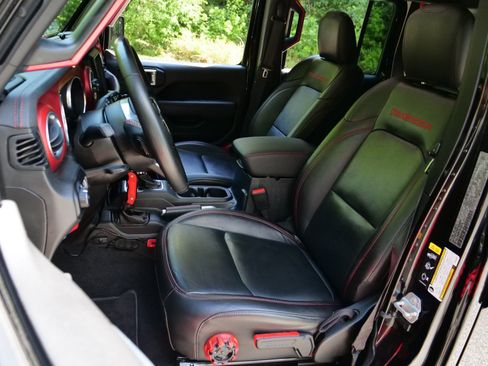 Used 2021 Jeep Wrangler Unlimited Rubicon AWD/4WD image 3