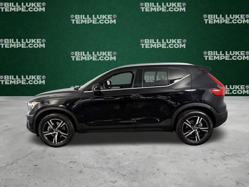 Used 2025 Volvo XC40 B5 Core image 10