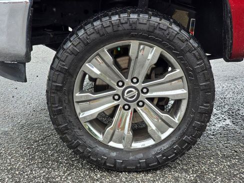 Used 2017 Nissan Titan SL w/ Chrome Package AWD/4WD image 11