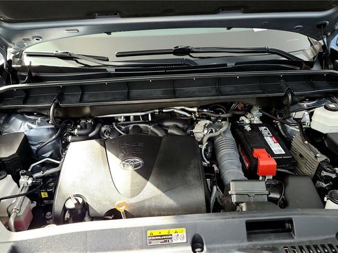 Certified 2021 Toyota Highlander XLE image 49