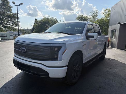 Used 2022 Ford F150 Lightning Lariat w/ Equipment Group 511A High AWD/4WD image 4