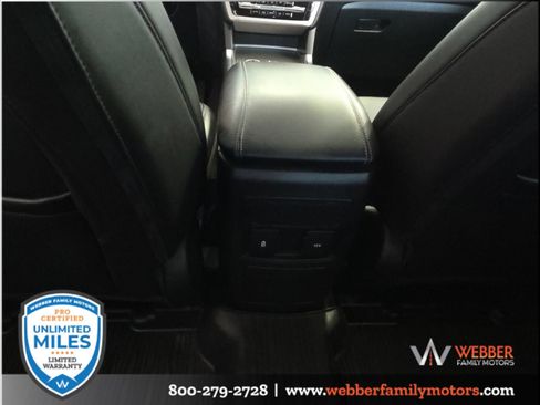 Used 2024 Ford Explorer XLT w/ Equipment Group 202A AWD/4WD image 19