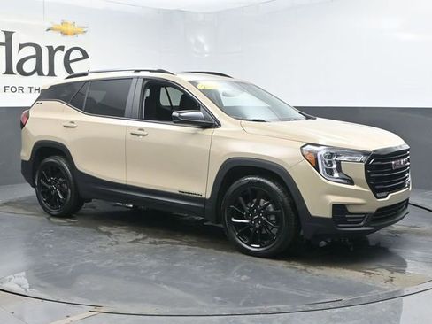 Used 2023 GMC Terrain SLE w/ Driver Convenience Package image 6
