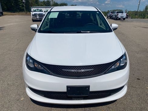 Used 2023 Chrysler Voyager LX FWD image 8