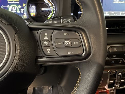 Used 2024 Jeep Wrangler Unlimited image 28