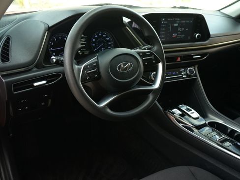 Used 2021 Hyundai Sonata SEL FWD image 2