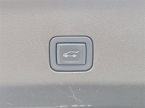 Used 2024 GMC Yukon SLT image 13