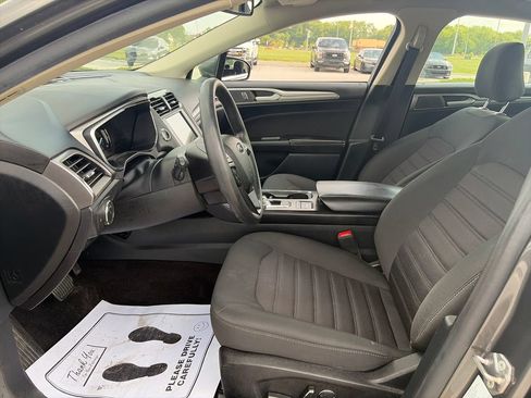 Used 2020 Ford Fusion SE FWD image 15
