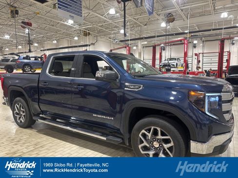 Used 2022 GMC Sierra 1500 SLE AWD/4WD image 1