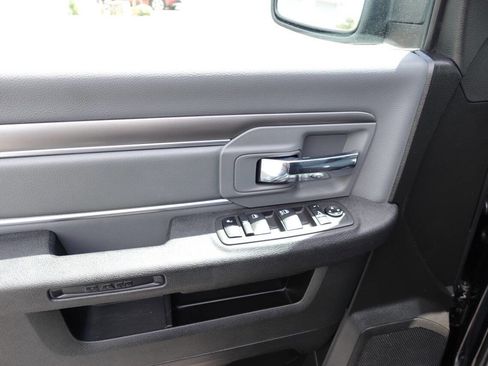 Used 2022 RAM 1500 Classic SLT w/ Electronics Convenience Group AWD/4WD image 17