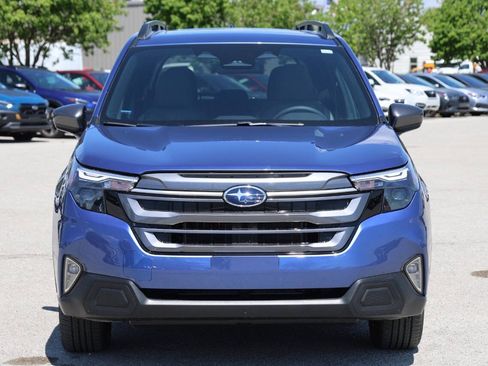 Used 2025 Subaru Forester Premium AWD/4WD image 5