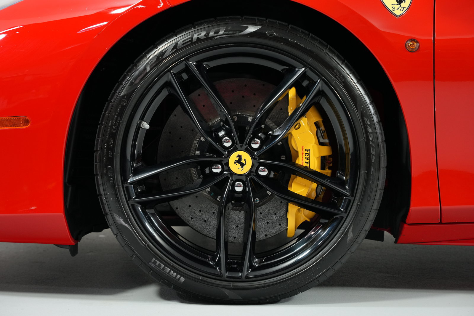 Used 2016 Ferrari 488 GTB RWD image 8
