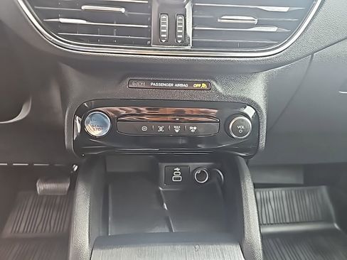 Used 2025 Ford Escape Platinum image 17