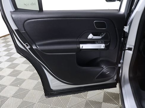 Used 2021 Mercedes-Benz GLB 250 4MATIC w/ Premium Package image 24