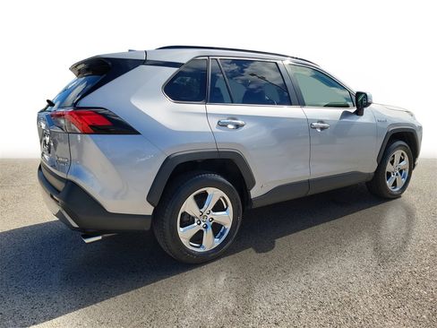 Used 2020 Toyota RAV4 Limited image 4
