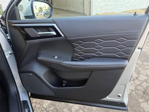 New 2026 Mitsubishi Outlander SEL image 26