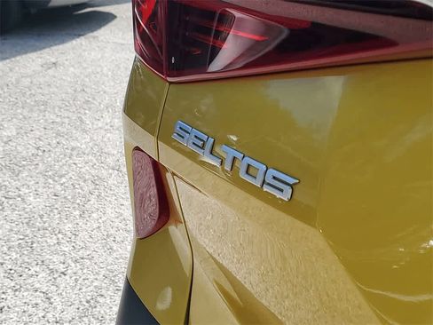 Used 2023 Kia Seltos S w/ Navigation Package image 6