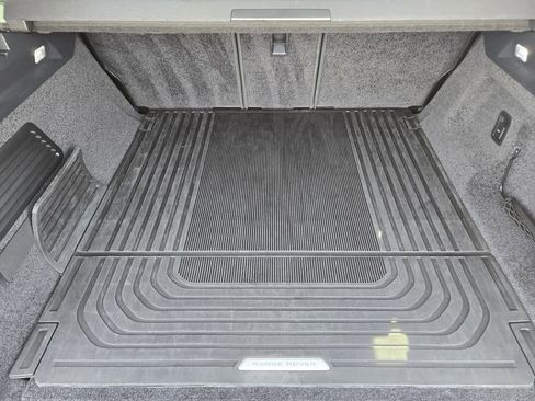 Used 2023 Land Rover Range Rover SE image 42