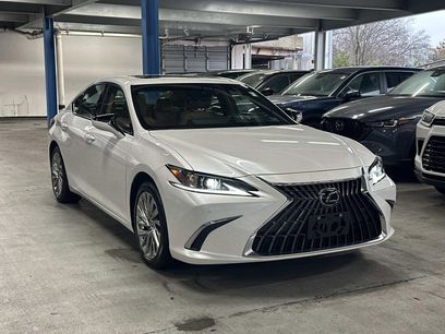 Used 2023 Lexus ES 300h w/ Luxury Package